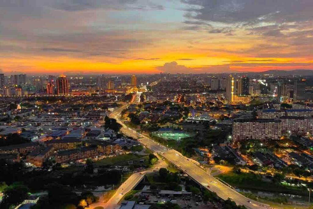 Cozy Aera Residence / Free Wi-Fi Netflix / Sunway Petaling Jaya Εξωτερικό φωτογραφία